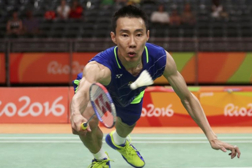 Lee Chong Wei of Malaysia dives to play a shot against Taiwan’s Chou Tien-chen during the badminton men’s singles quarter-finals at Riocentro on Wednesday. Photo: Reuters