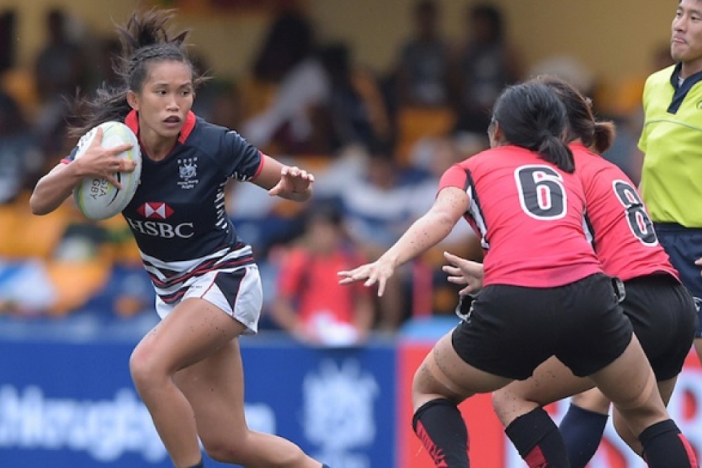Hong Kong’s Melody Li Nim-yan wrongfoots the Singapore defence during round one of the 2016 Asia Rugby Women’s Sevens Series at HKFC. Photo: HKRU