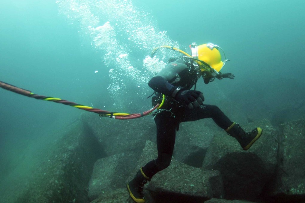 Since June, Google has already been using FASTER, a network of Kevlar-wrapped cables starting on America’s West Coast and ending in Japan. Photo: www.defense.gov