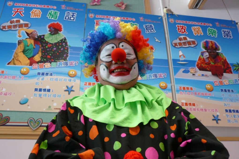 Yu Ying-cho of the elderly clown team