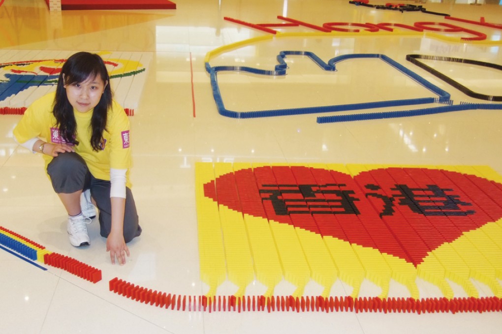 Domino Toppler Ma Li-hua