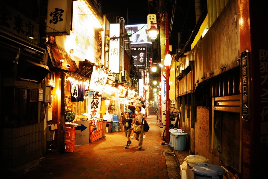 Get a taste of local delicacies without breaking the bank at Golden Gai. (Photo: Shiranai via Flickr)
