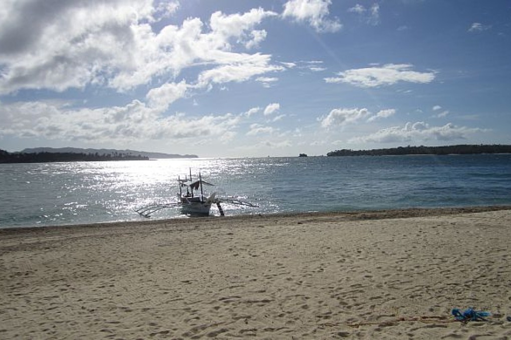 Go island hopping on a classic paraw
