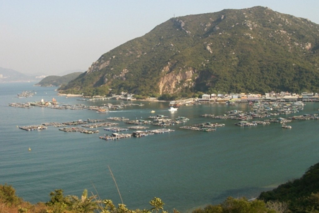 Fishing boats and restaurants at Sok Kwu Wan - Photo credit: Wikipedia
