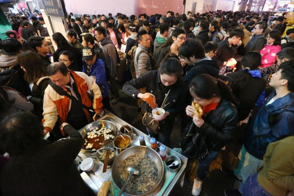Street hawkers sell food in Mong Kok after a bloody clash. Photo: Nora Tam/SCMP