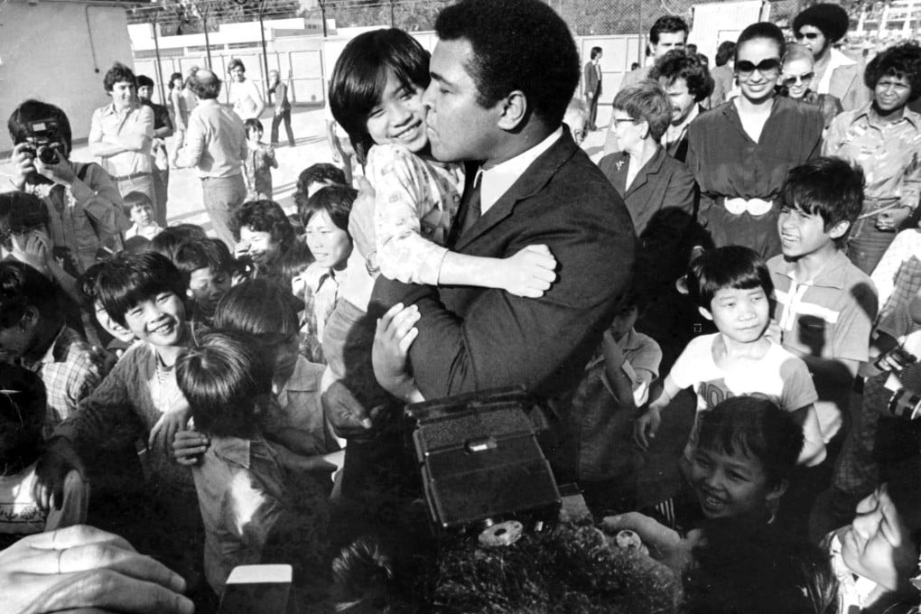 Muhammad Ali visits Vietnamese refugees at the Kai Tak East Refugee Transit Centre in 1979. Photo: Sunny Lee/SCMP