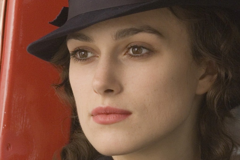 Keira Knightley (Cecilia) on the set of Atonement (Category: IIB). Directed by Joe Wright, the film also stars James McAvoy and Saoirse Ronan. Photo: Alex Bailey/Universal Studios