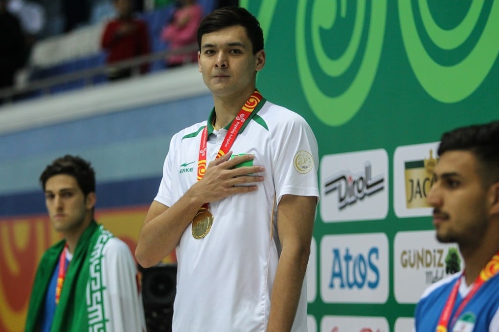 Elite swimmer Merdan Atayev won the country’s first gold medal in the 100-metre Backstroke at the Central Asian Short Course Swimming Tournament held at the Ashgabat Olympic Complex Aquatics Centre.
