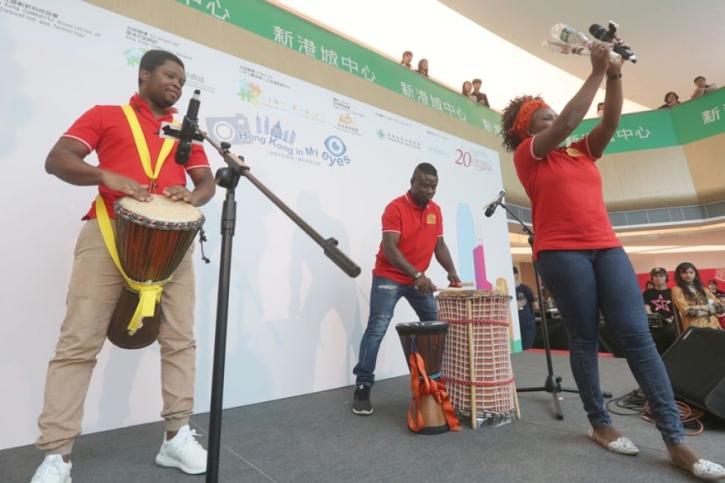 On-stage performances at the prize presentation ceremony for the "Hong Kong in My Eyes" photography competition on September 2 offer the audience a glimpse of other ethnic groups’ cultures.