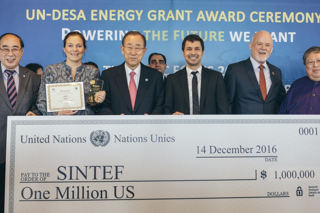 The Guests at the “UN-CEFC Energy Grant” Ceremony are (From left to right): Mr. Wu Hongbo, United Nations Under-Secretary-General for Economic and Social Affairs; Alexandra Bech Gjorv, CEO of SINTEF; Ban Ki-moon, UN Secretary-General; Moez – Jomâa, Research Scientist from SINTEF; H.E. Mr. Peter Thomson, President of the seventy-first session of the United Nations General Assembly; Dr. Patrick Ho, Secretary-General of the China Energy Fund Committee (Photo taken by Johannes Berg, NTB Production)