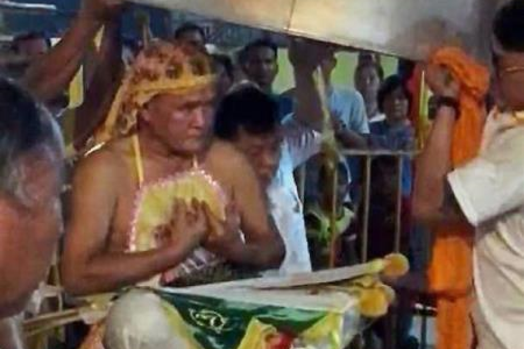 His last act: Devotees placing the steam cover on Lim during the prayer session. Photo: Facebook