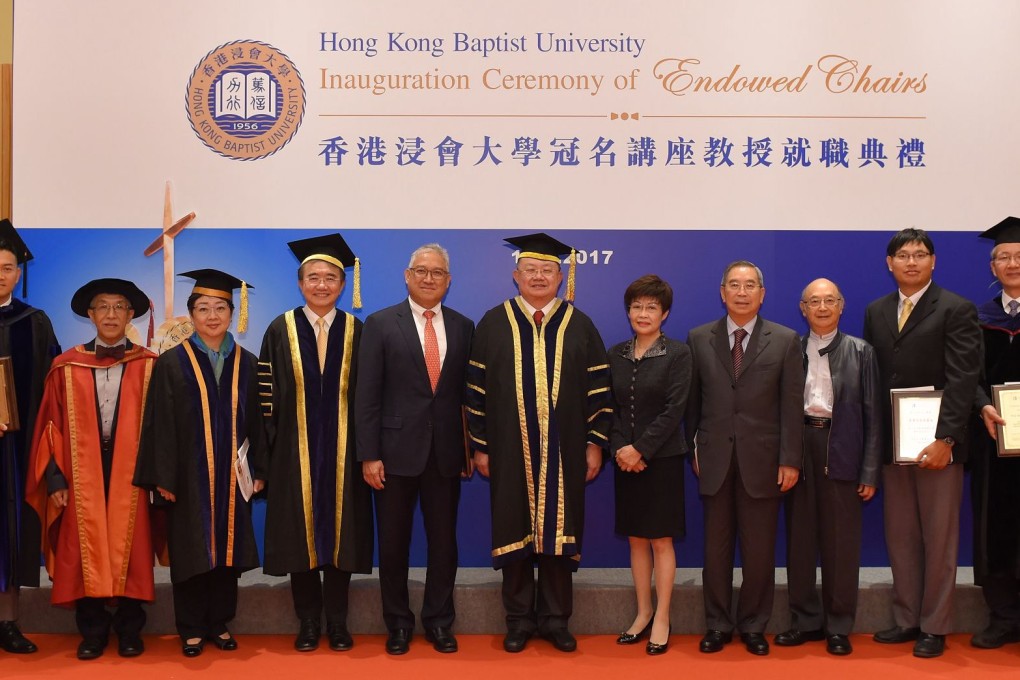 (From left) Professor John Erni; Professor Cheah Kok-wai; Mrs Doreen Chan, Treasurer of HKBU Council and the Court; Professor Roland Chin; Dr William Fung, Director of the Fung Hon Chu Foundation; Mr Cheng Yan-kee; Dr Elizabeth Law; Mr Tsang Wing-wah, Mr Tsang Wing-lok and Mr Patrick Tsang, Representatives of the Tsang Shiu Tim Charitable Foundation; Professor Bian Zhaoxiang