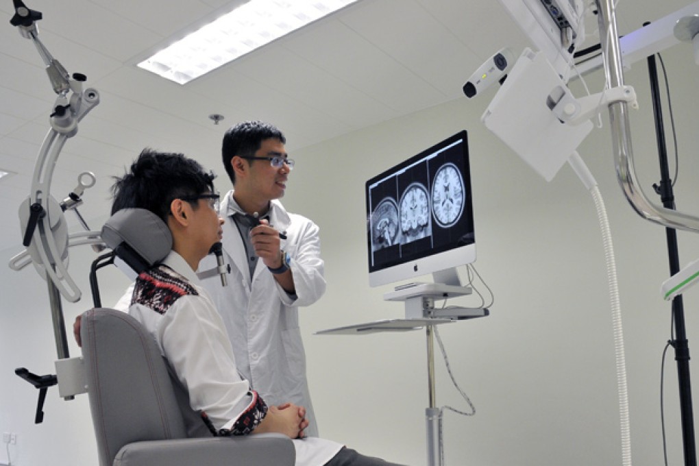 HKSYU introduces the latest brain stimulation technology Transcranial Magnetic Stimulation (TMS) to conduct neuroscience research.