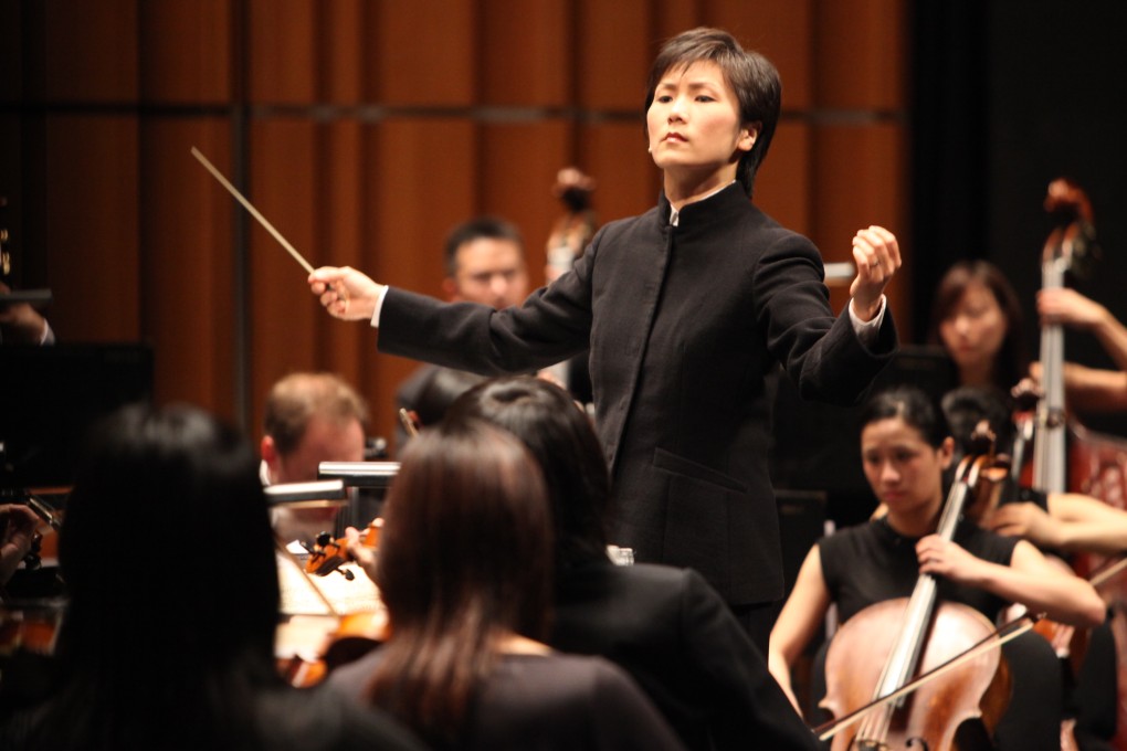 Yip Wing-sie conducts the Hong Kong Sinfonietta. Photo: HK Sinfonietta