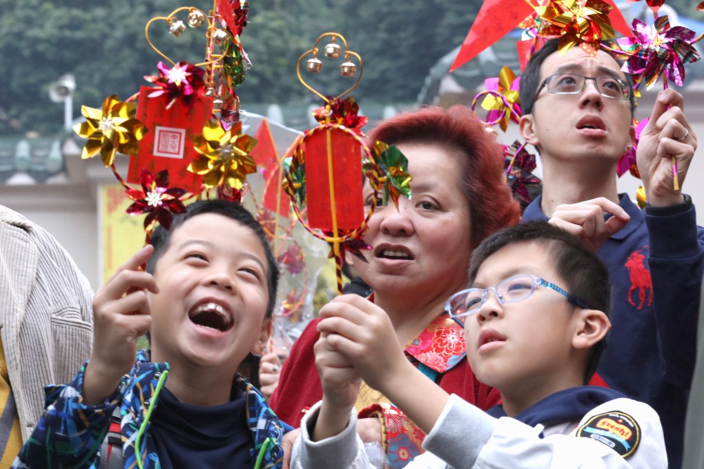 Worshippers visit Che Kung Temple in Sha Tin to pray for good luck and prosperity in the Year of the Dog. Photo: Felix Wong