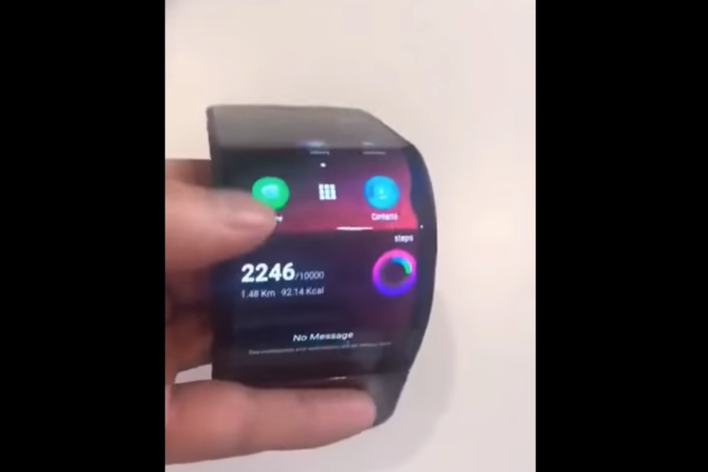 This prototype also seems to be bent and wore like a wearable, no? (Picture:Weibo)