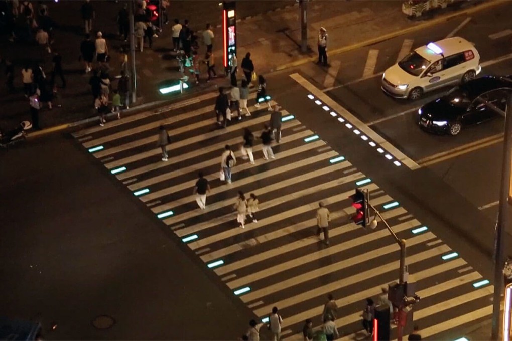 Shanghai embeds traffic lights in the ground for distracted smartphone users