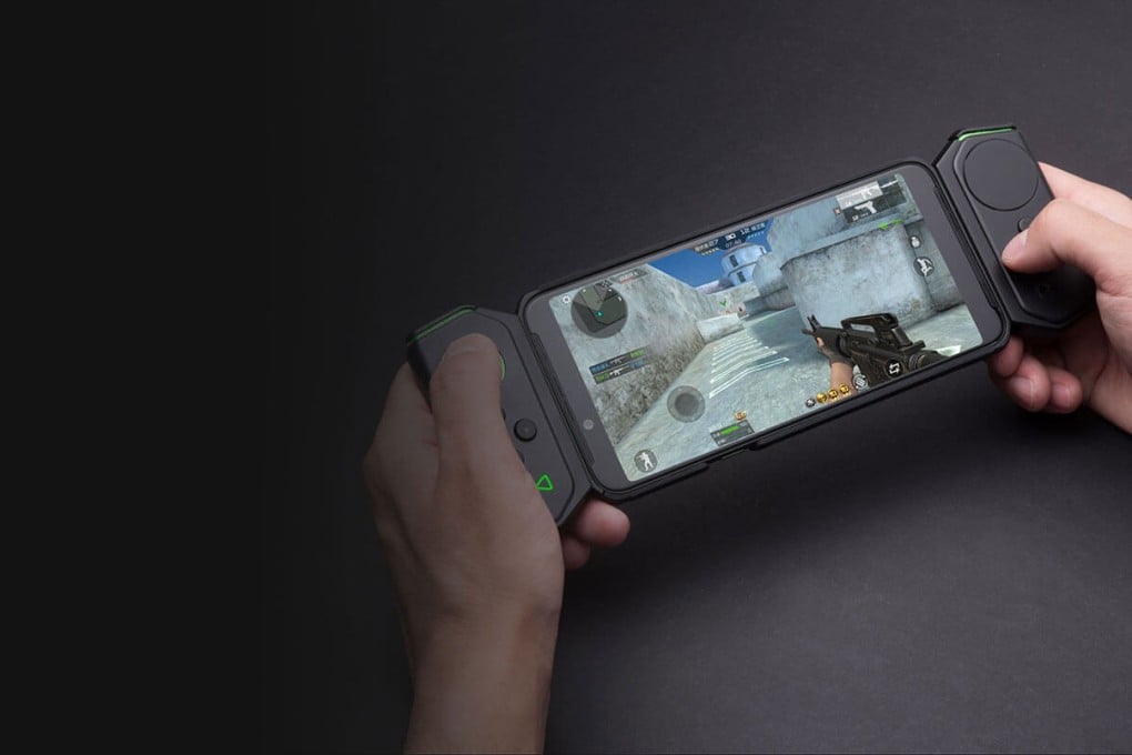 New gaming phone has detachable controllers like the Nintendo Switch