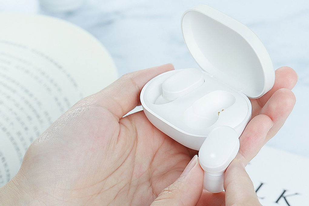The AirDots (not to be confused with the AirPods, given the same white color) comes with a charging case. Xiaomi says the US$29 AirDots provide 4 hours of listening time per charge -- an hour short of the US$159 AirPods. (Picture: Xiaomi)