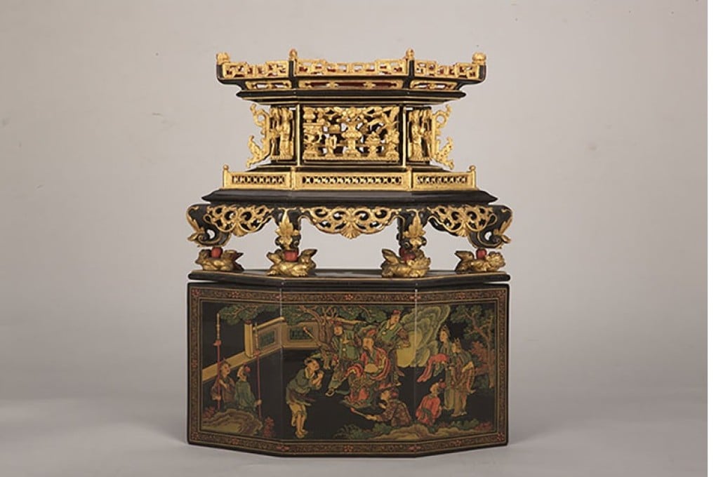 Gilt wooden diamond-shaped food container featuring "Wine from Wang Maosheng" in pigmented lacquer painting
Qing dynasty
Guangdong Museum collection