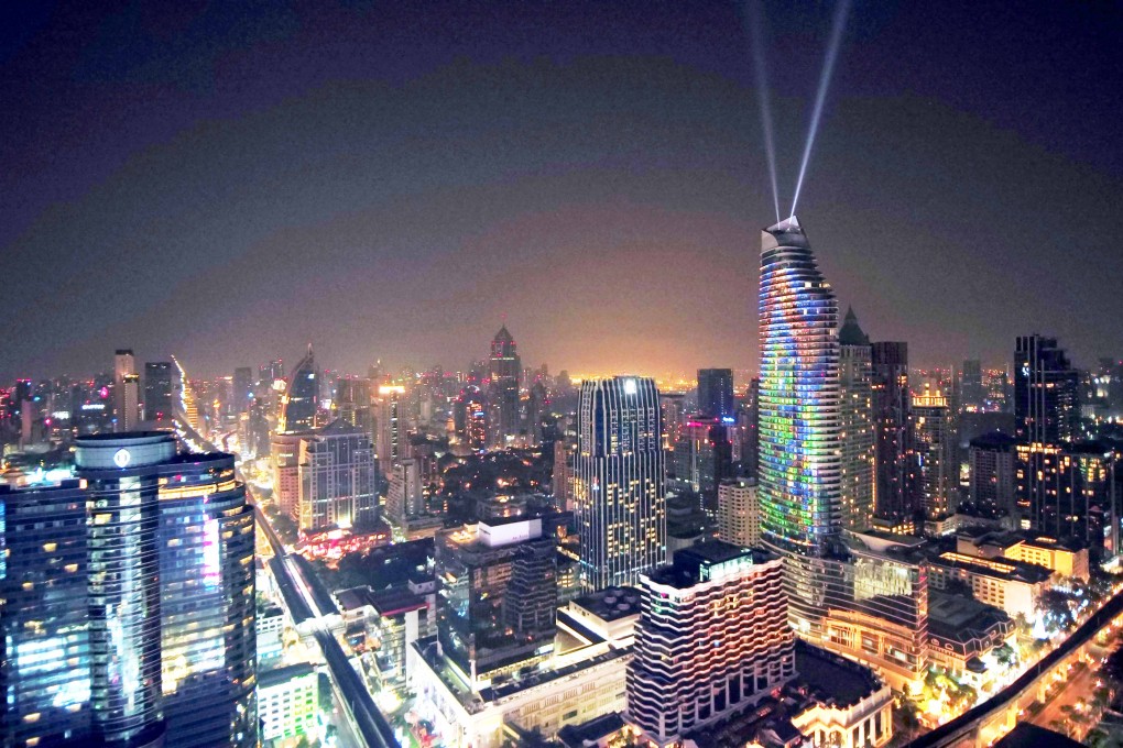 A landmark development, Magnolias Ratchadamri Boulevard is defined by sophisticated architecture.