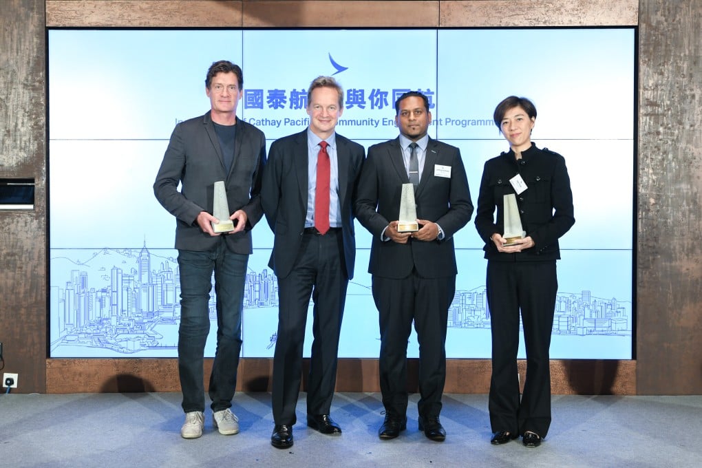 Cathay Pacific Chief Executive Officer Rupert Hogg (second from left) presents Cathay ChangeMaker awards to: Craig Leeson (first from left); Jeffrey Andrews (second from right); and Gigi Tung (first from right).