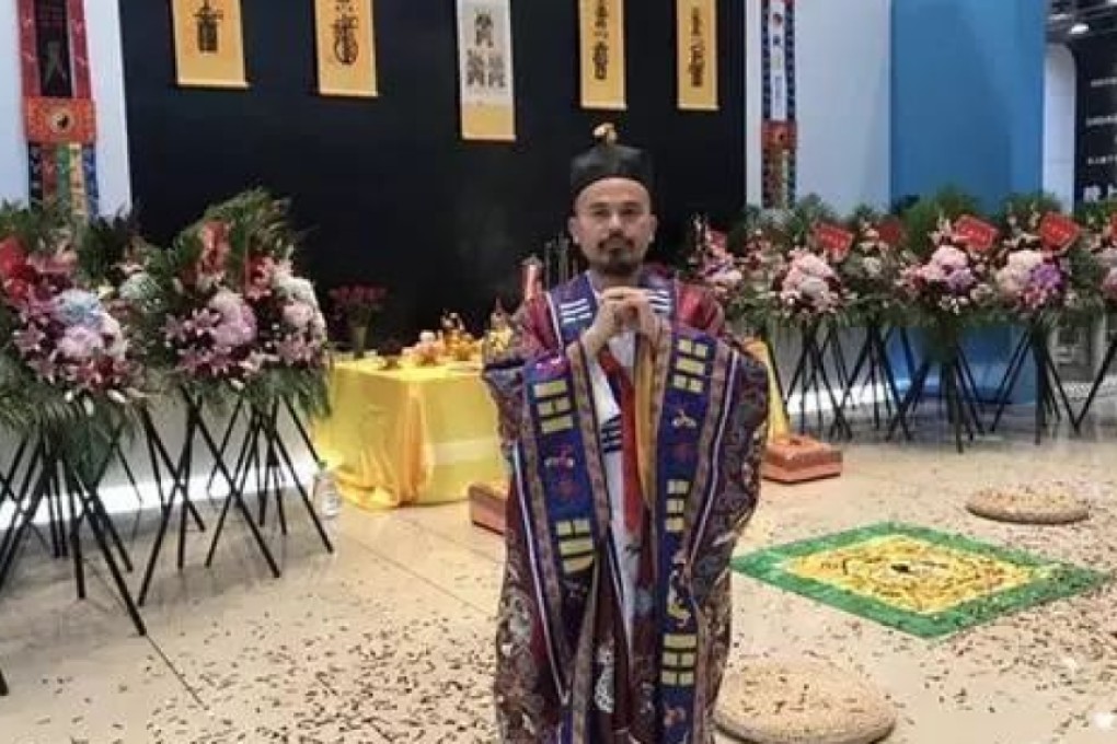 Taoist priest visiting Bilibili. (Picture: Weibo)