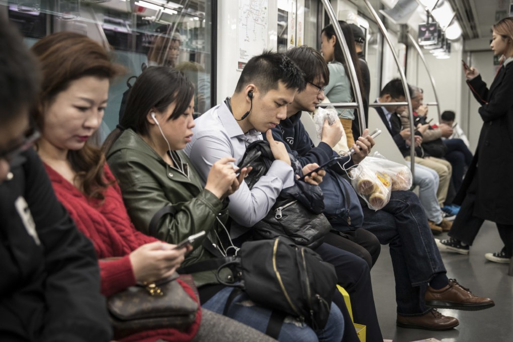 Commuters with their smartphones in Shanghai. (Picture: Qilai Shen/Bloomberg)