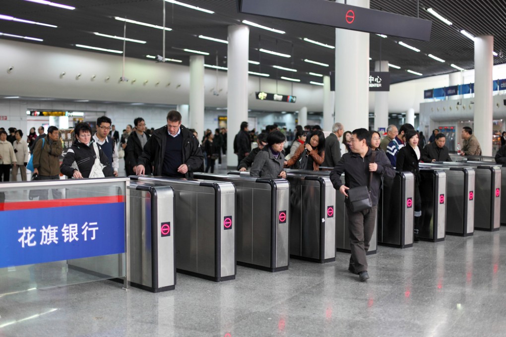 Rush hour in China is not the place to be fumbling with your phone. (Picture: Shutterstock)