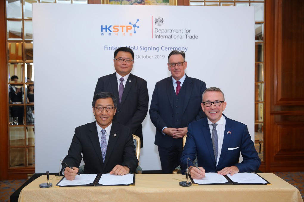 Mr. Albert Wong, Chief Executive Officer of Hong Kong Science and Technology Parks Corporation (1st row, left) and Mr. Paul McComb, Director General, Department for International Trade (1st row, right) signed a Memorandum of Understanding to establish a long-term and strategic relationship, witnessed by Mr. Andrew Heyn OBE, British Consul General to Hong Kong and Macao ( 2nd row, right) and Dr. Sunny Chai, Chairman of Hong Kong Science and Technology Parks Corporation (2nd row, left).