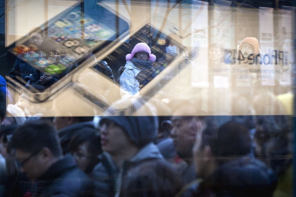 Customers waiting outside a Beijing Apple Store for iPhone 4S sales to start in 2012. (Picture: AP)