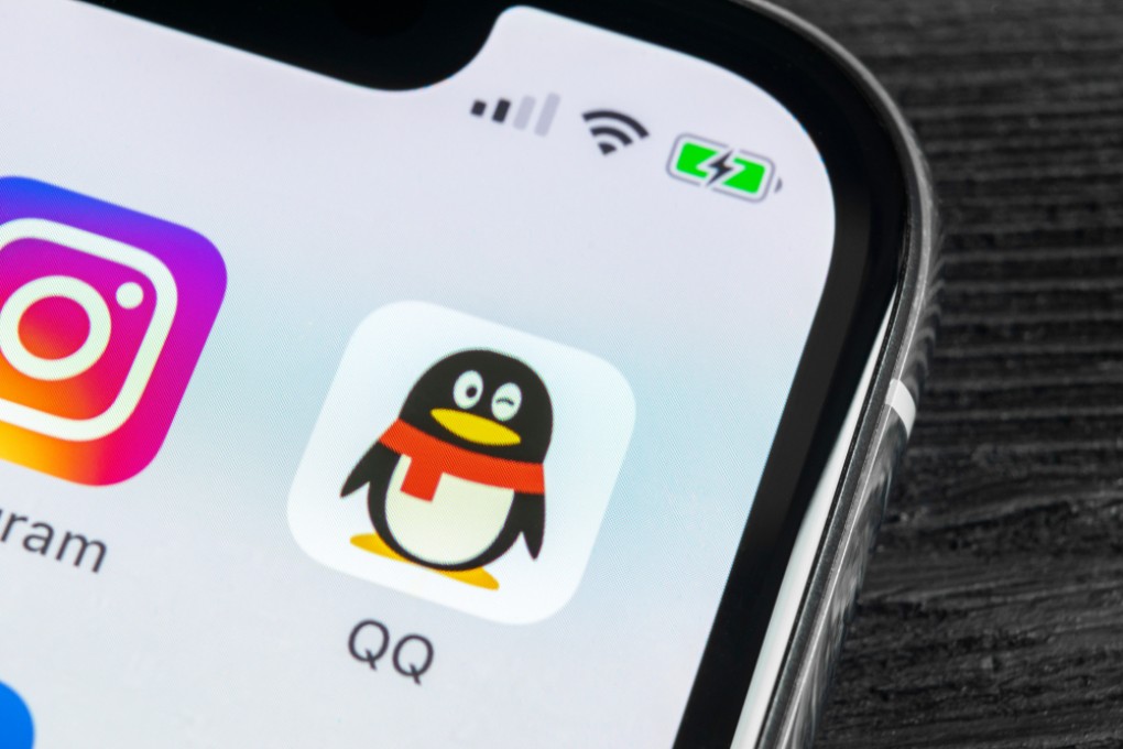 Coming up with an excuse for not answering instant messages might be more difficult if you're sharing your battery status. (Picture: Shutterstock)