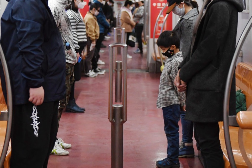 Subway passengers in Beijing pay a silent tribute to Covid-19 victims on April 4. (Picture: Xinhua)