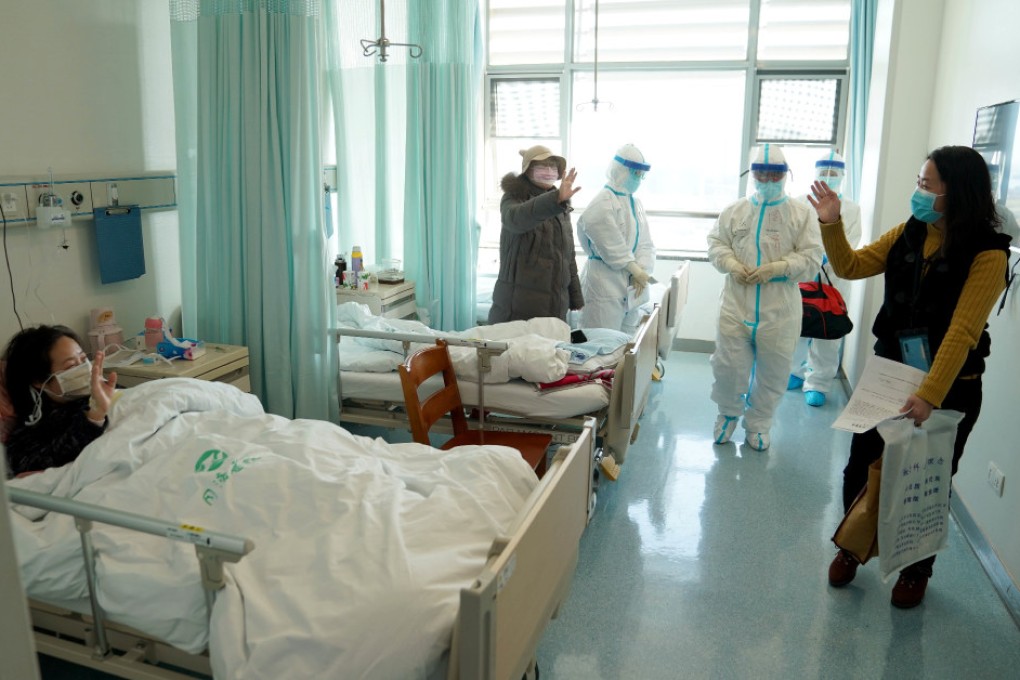 A recovered Covid-19 patient waves to her roommate as she leaves a hospital in Wuhan on February 18. (Picture: Wang Yuguo/Xinhua)