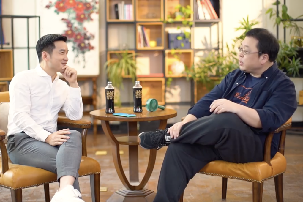 OnePlus CEO Pete Lau in conversation with Smartisan founder Luo Yonghao. (Picture: Luo Yonghao via Weibo)