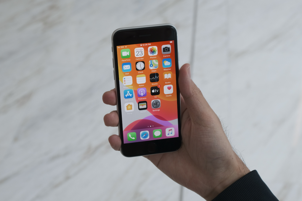 The refreshed iPhone SE shares much of the same look as the 3-year-old iPhone 8. (Picture: Chris Chang/Abacus)