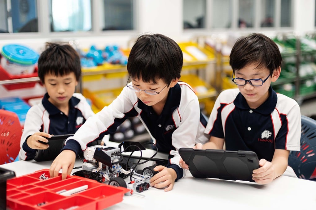 Students build collaborations by working in groups on STEMinn projects.