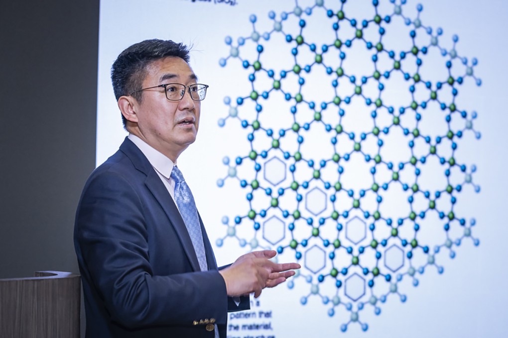 Professor Xun-Li Wang, Head and Chair Professor of Department of Physics at CityU