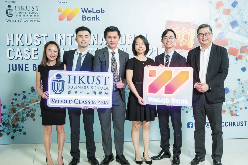 (From right): Prof TAM Kar Yan, Dean of HKUST Business School, and winning team members LEE Chun Yikk, Cathy CHAN, Heywood CHAN, Andrew KONG and their advisor Alice LUI