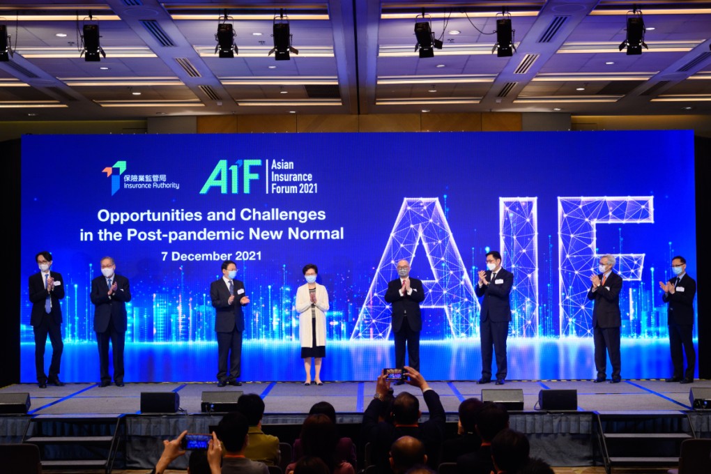 Officiating guests (from left): Samuel Chan, Non-Executive Director of the IA; Ma Ho-fai, Non-Executive Director of the IA; Yin Zonghua, Deputy Director of Liaison Office of the Central People’s Government in the HKSAR; Carrie Lam, Chief Executive of the HKSAR; Dr Moses Cheng, Chairman of the IA; Laurence Li, Chairman of the Financial Services Development Council; Stephen Yiu, Non-Executive Director of the IA; and Clement Cheung, CEO of the IA.