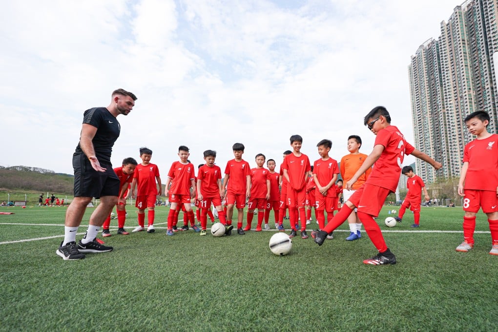 Tom Penny, Technical Director of LFCIAHK who stations in HK from the UK, demonstrates passing techniques during classes.