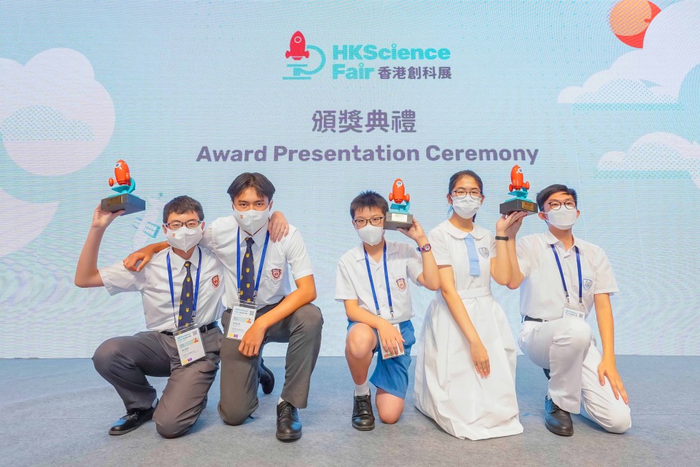 Po Leung Kuk Lee Shing Pik College (Inno-Beehive), PLK Fung Ching Memorial Primary School (Smart Water Tank+) and Heung To Middle School (Potassium Reduction Device) clinched the Gold Awards of the ‘Junior Secondary’, ‘Primary’ and ‘Senior Secondary’ divisions. (L-R)