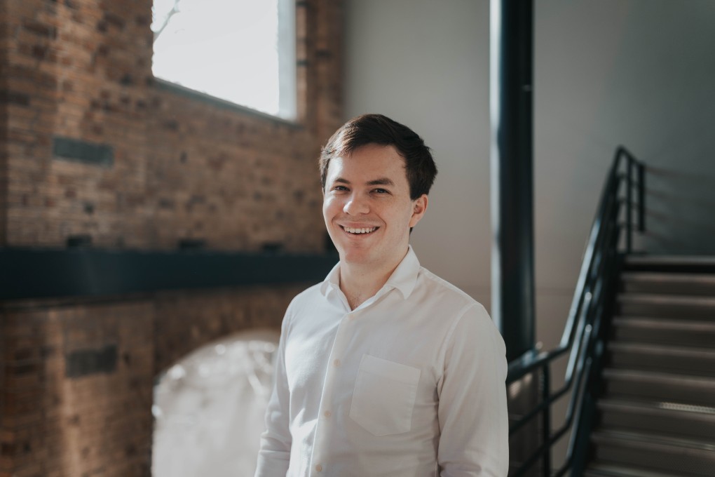 A 28 years old Harvard graduate who was born and raised in New Zealand. He received 25 offers from the world’s top universities and founded his education consultancy, Crimson Education at the age of 17.