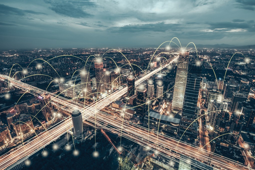 Detecting Trajectories of Smart City Development in China