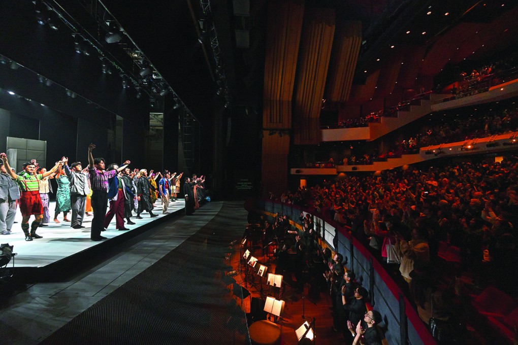 Standing ovation for the dance drama “Wing Chun” special edition. Credit: Leisure and Cultural Services Department