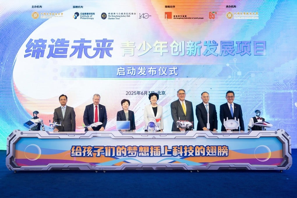 Li Bin, Chairperson of the China Soong Ching Ling Foundation (centre); Lester Huang, IoP Chairman and Trustee of The Hong Kong Jockey Club Charities Trust (3rd right); Shen Beili, Vice Chairperson of the China Soong Ching Ling Foundation (3rd left); Nong Rong, Deputy Director of the Hong Kong and Macao Work Office of the Communist Party of China Central Committee and the Hong Kong and Macao Affairs Office of the State Council (2nd right); Winfried Engelbrecht-Bresges, IoP Director and CEO of The Hong Kong Jockey Club (2nd left); Zhang Jiming, Vice Chairperson of the China Soong Ching Ling Foundation (1st left); and Kenneth Chen, President of The Hong Kong Federation of Youth Groups (1st right) officiate at the Nurturing Future InnoTech Talent Project launch ceremony.