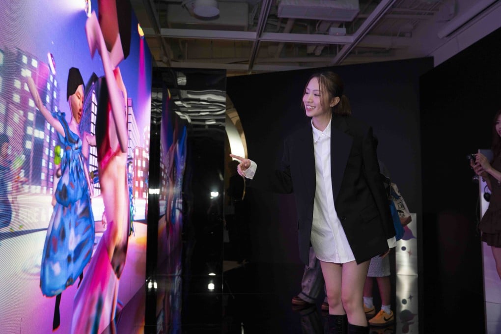 Organised by Hong Kong Design Centre and curated by FabriX, “Play, Pose & Pixel” Digital Fashion Exhibition was held at AIRSIDE’s Gate33 Gallery.