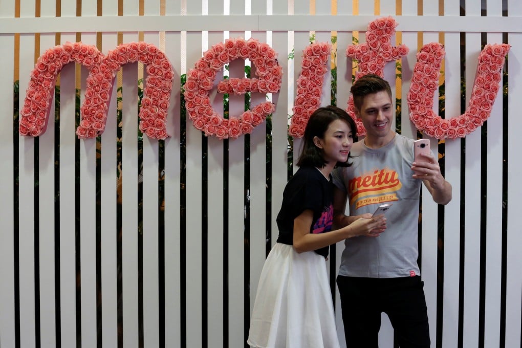 Models pose for a photo during Meitu’s IPO news conference in Hong Kong on December 2, 2016. Photo: Reuters