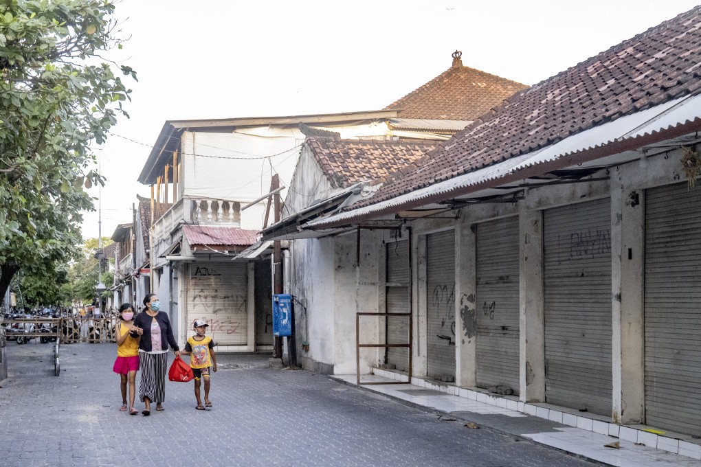 Closed souvenir shops in Kuta, Bali, in June 2020. Photo: EPA-EFE