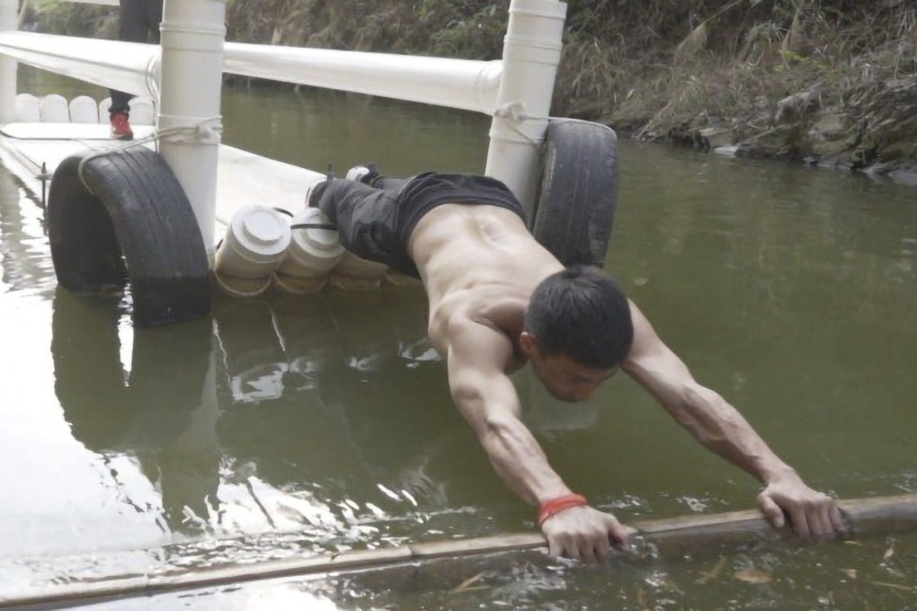 Unable to pay for a gym or equipment this man decided he’d let nature become his gym. Photo: Huang Haimu